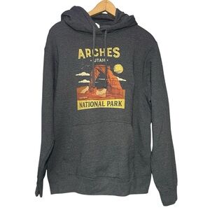 Arches National Park Graphic Hoodie Unisex Medium M Grey Sweatshirt Utah